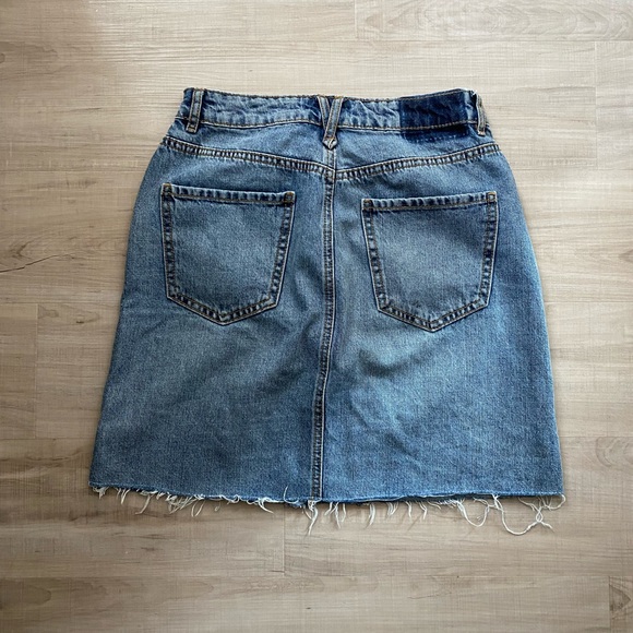 4/$30🦋 Dynamite denim skirt size small - Picture 2 of 3